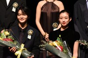 第16回TAMA映画賞授賞式より、左から齋藤潤、河合優実