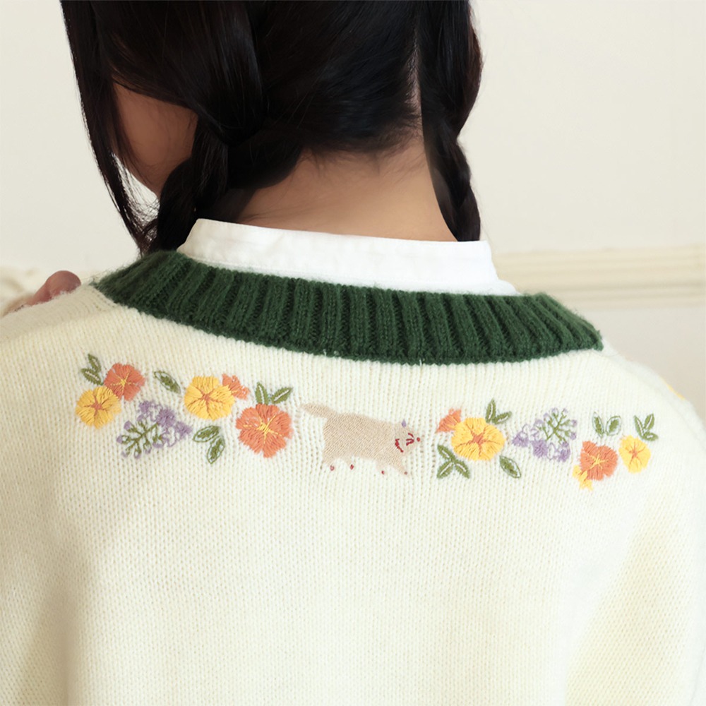 「Donguri Closet限定 耳をすませば フラワー刺繍カーディガン」の着用イメージ