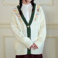 「Donguri Closet限定 耳をすませば フラワー刺繍カーディガン」の着用イメージ