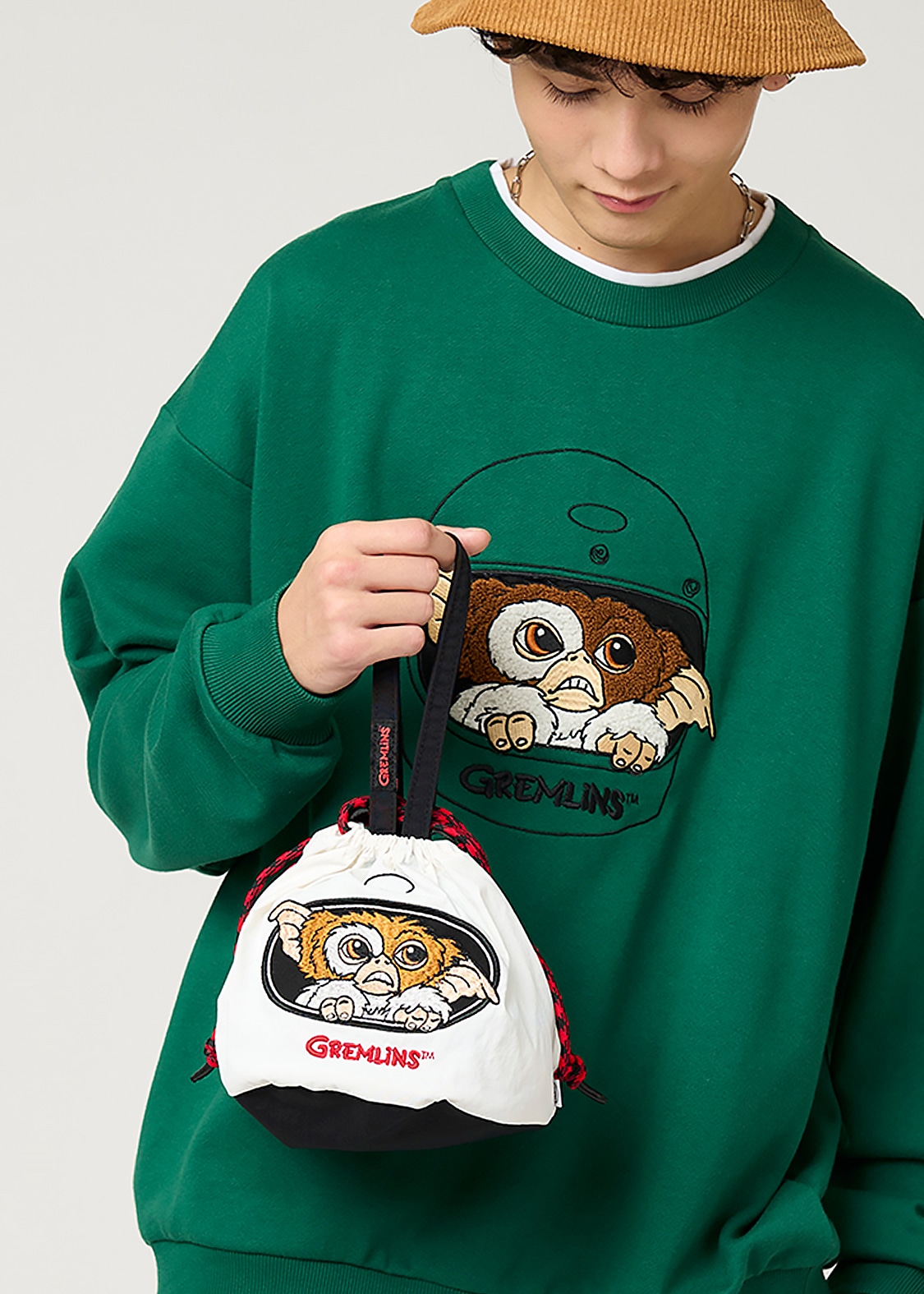 「グレムリン」ストリングバッグ（3900円）