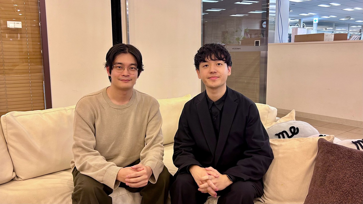 「J-WAVE SELECTION INPEX RETELL THE FILM」より、井之脇海（左）と奥山大史（右）