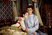 左からグーリーナーザー（古力娜扎）演じる庫狄琉璃（こてきるり）、ティミー・シュー（許魏洲）演じる裴行倹（はいこうけん）