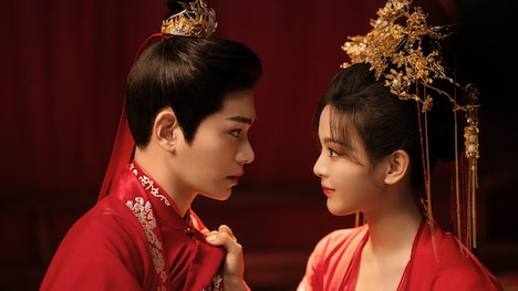 左からディン・ユーシー（丁禹兮）演じる初空、ヤン・チャオユエ（楊超越）演じる祥雲