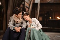 左からディン・ユーシー（丁禹兮）演じる初空、ヤン・チャオユエ（楊超越）演じる祥雲