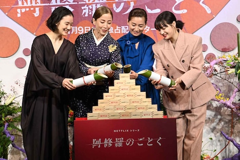 左から蒼井優、宮沢りえ、尾野真千子、広瀬すず