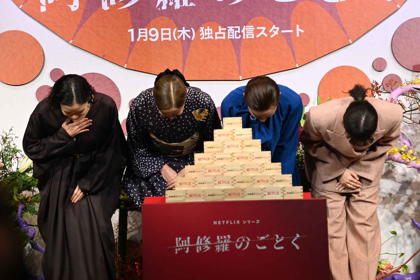 左から蒼井優、宮沢りえ、尾野真千子、広瀬すず