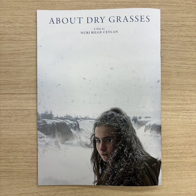 「二つの季節しかない村」パンフレット (c)2023 NBC FILM/ MEMENTO PRODUCTION/ KOMPLIZEN FILM/ SECOND LAND / FILM I VÄST / ARTE FRANCE CINÉMA/ BAYERISCHER RUNDFUNK / TRT SİNEMA / PLAYTIME