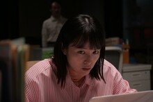 「世にも奇妙な物語'24 冬の特別編」より、清野菜名主演の「フリー」場面写真