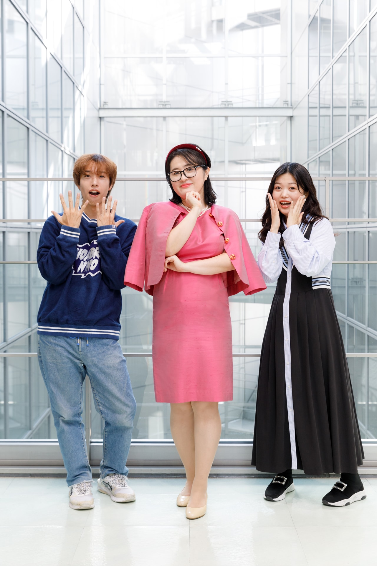 左から綿貫大介、柚木麻子、明日菜子