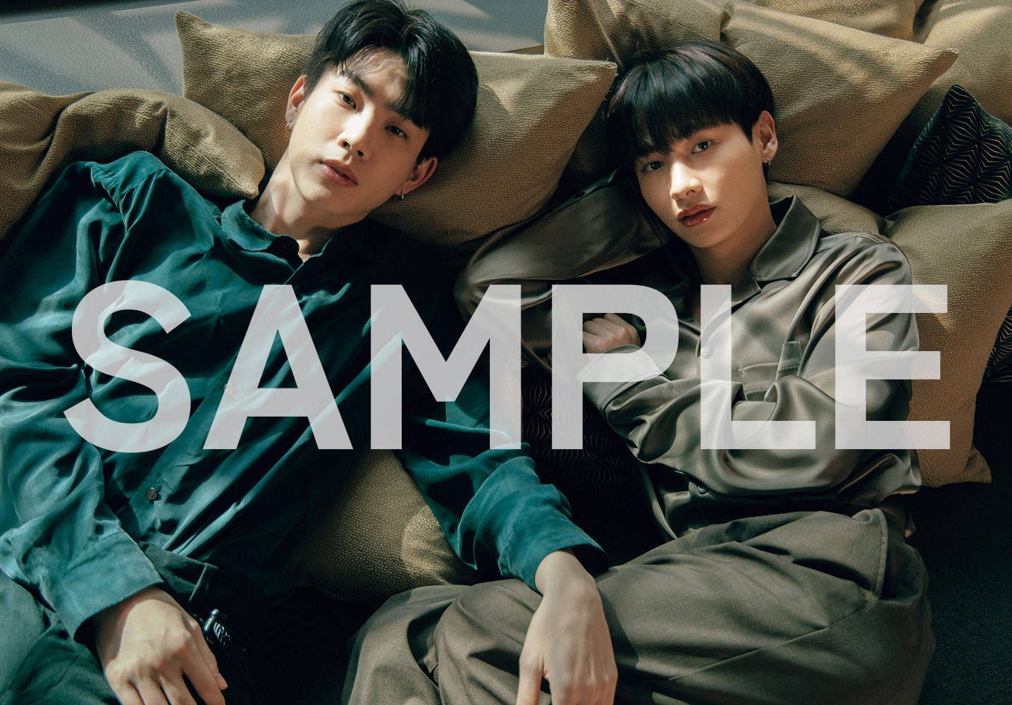 「Off＆Gun写真集『evergreen』Cutie ver. / Baby ver.」別冊付録ポスターのビジュアル