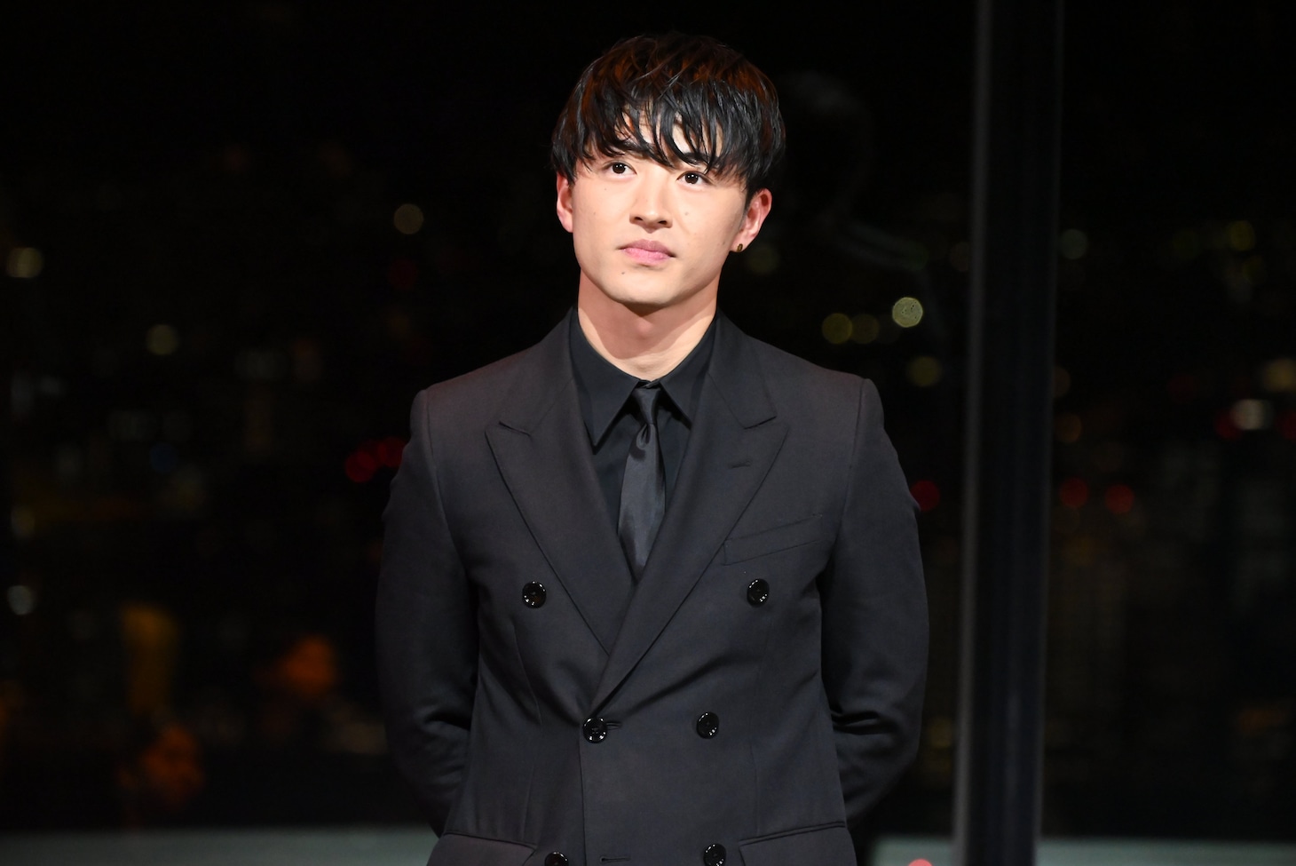 佐野玲於