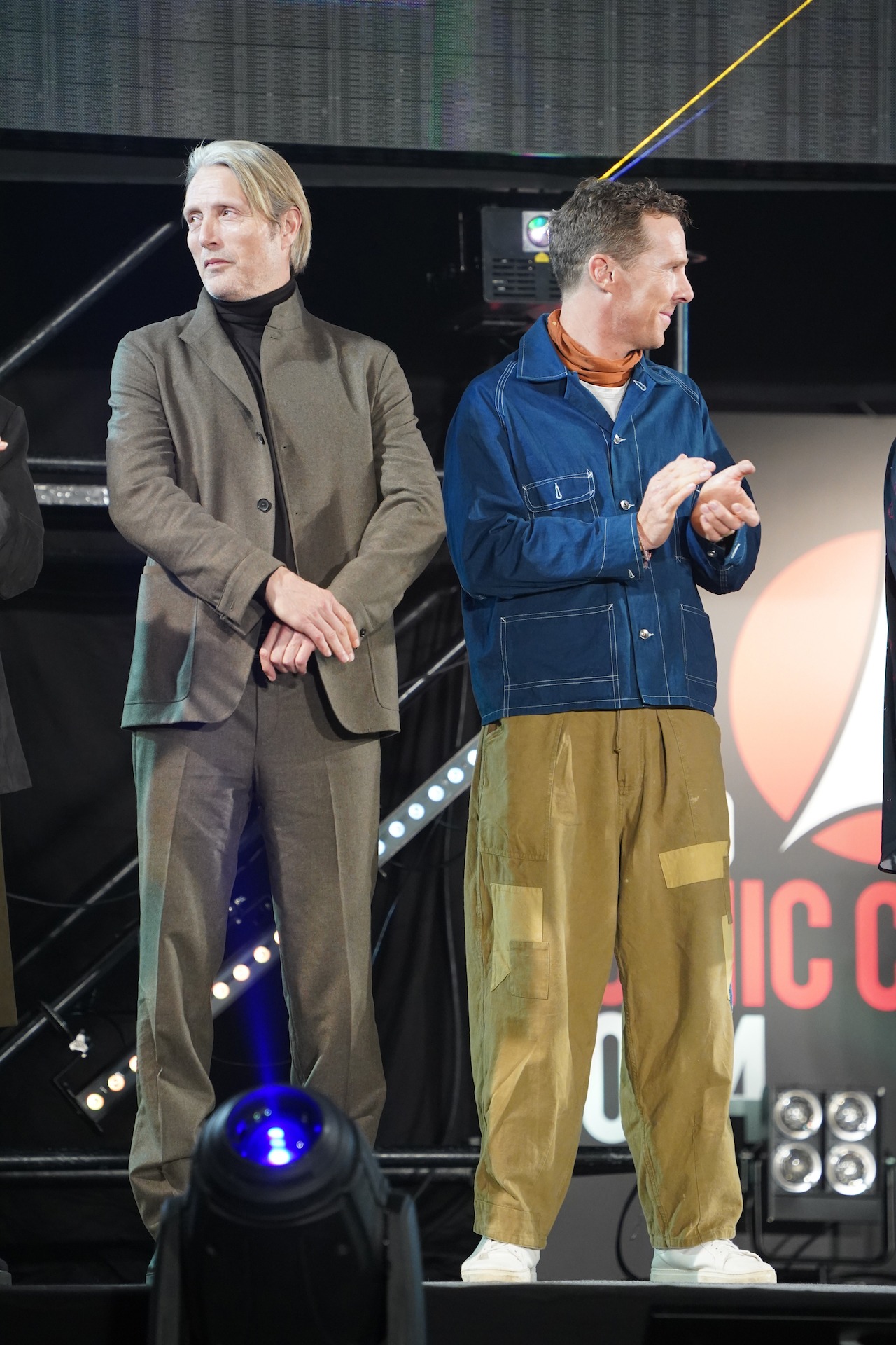 左からマッツ・ミケルセン、ベネディクト・カンバーバッチ