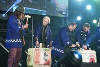 木槌を何度も振り下ろした来日ゲストたち