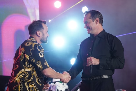 左からダニエル・ローガン、ジュード・ロウ