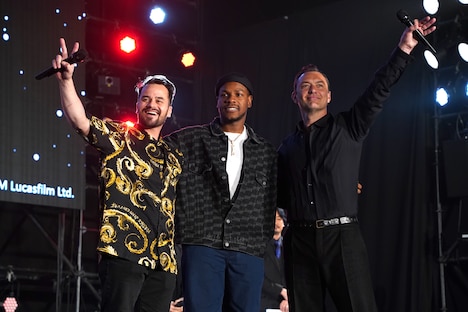 左からダニエル・ローガン、ジョン・ボイエガ、ジュード・ロウ