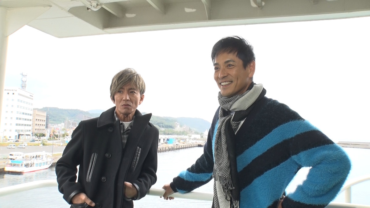 「ウルトラ里帰り」より、木村拓哉（左）と沢村一樹（右）