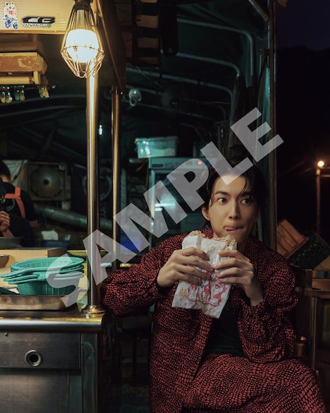 「渡邊圭祐 2025.1-2025.12 カレンダー“Yes, We promise.”」より