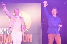 左からマッツ・ミケルセン、ヒュー・ダンシー