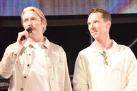 左からマッツ・ミケルセン、ベネディクト・カンバーバッチ
