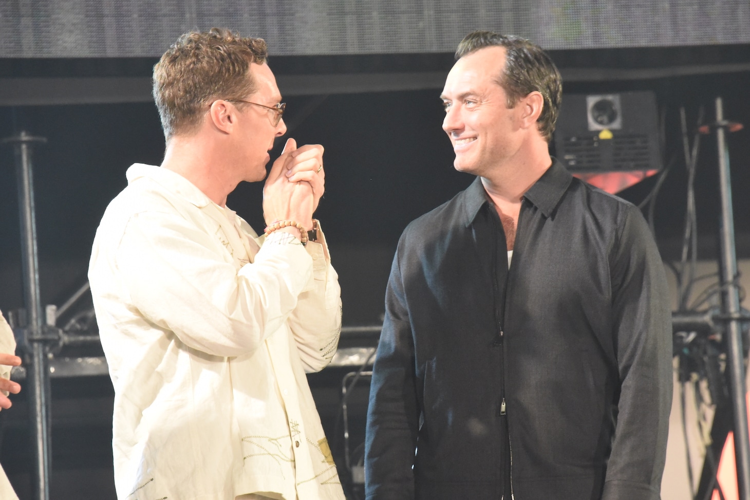 左からベネディクト・カンバーバッチ、ジュード・ロウ