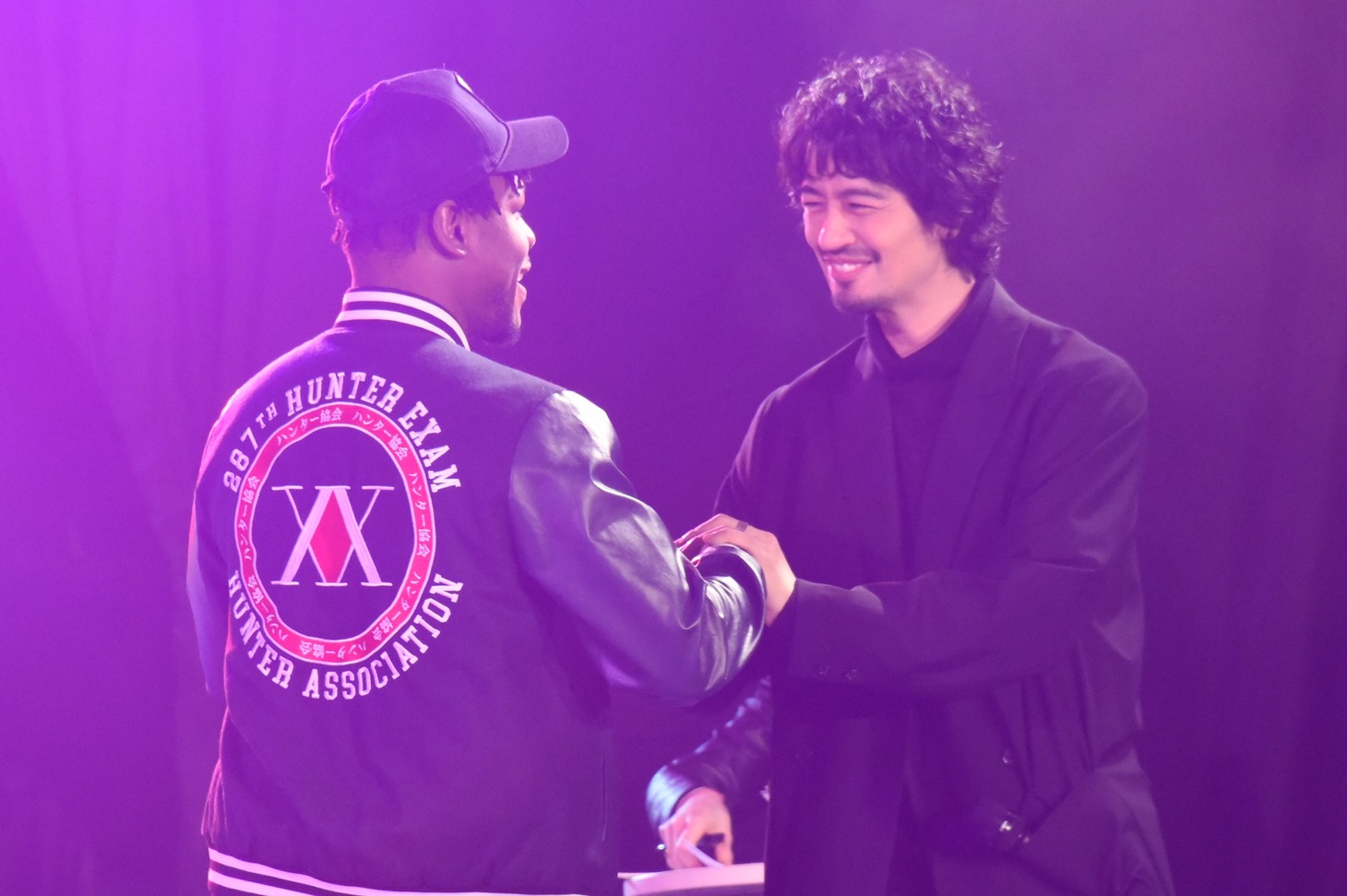 左からジョン・ボイエガ、斎藤工