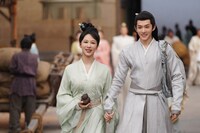 左からヤン・ズー（楊紫）演じる小夭、ドン・ウェイ（鄧為）演じる塗山璟