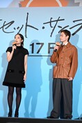 左から井上真央、菅田将暉