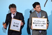 「自分なりの幸せ」というテーマに回答する岸善幸（左）と山本浩司（右）