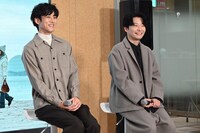 左から松坂桃李、星野源