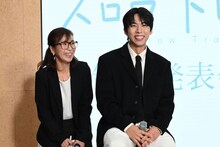 チュ・ジョンヒョク（右）と通訳のみょんふぁ（左）