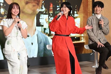 松たか子（中央）にいじられて満面の笑みの松坂桃李（右）