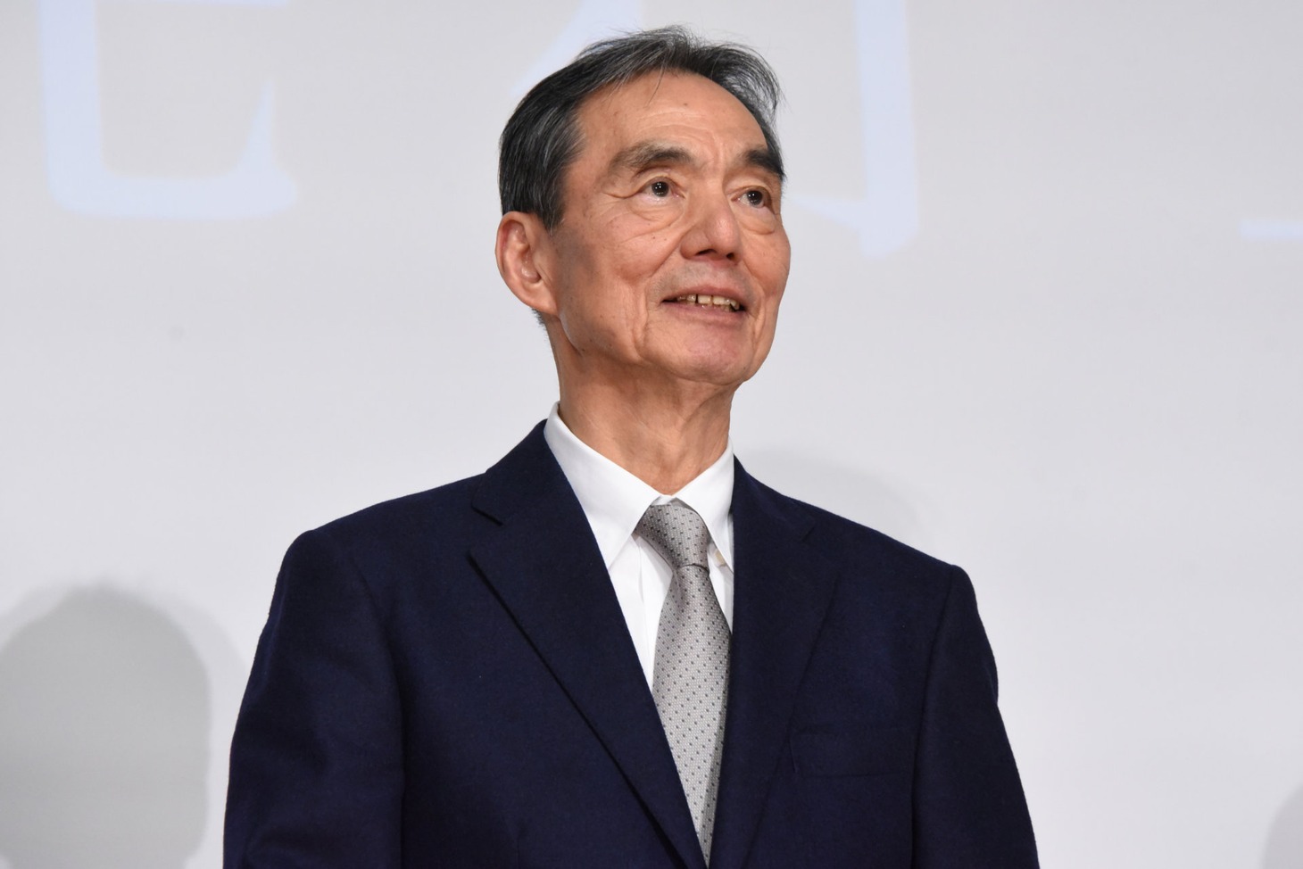 長塚京三