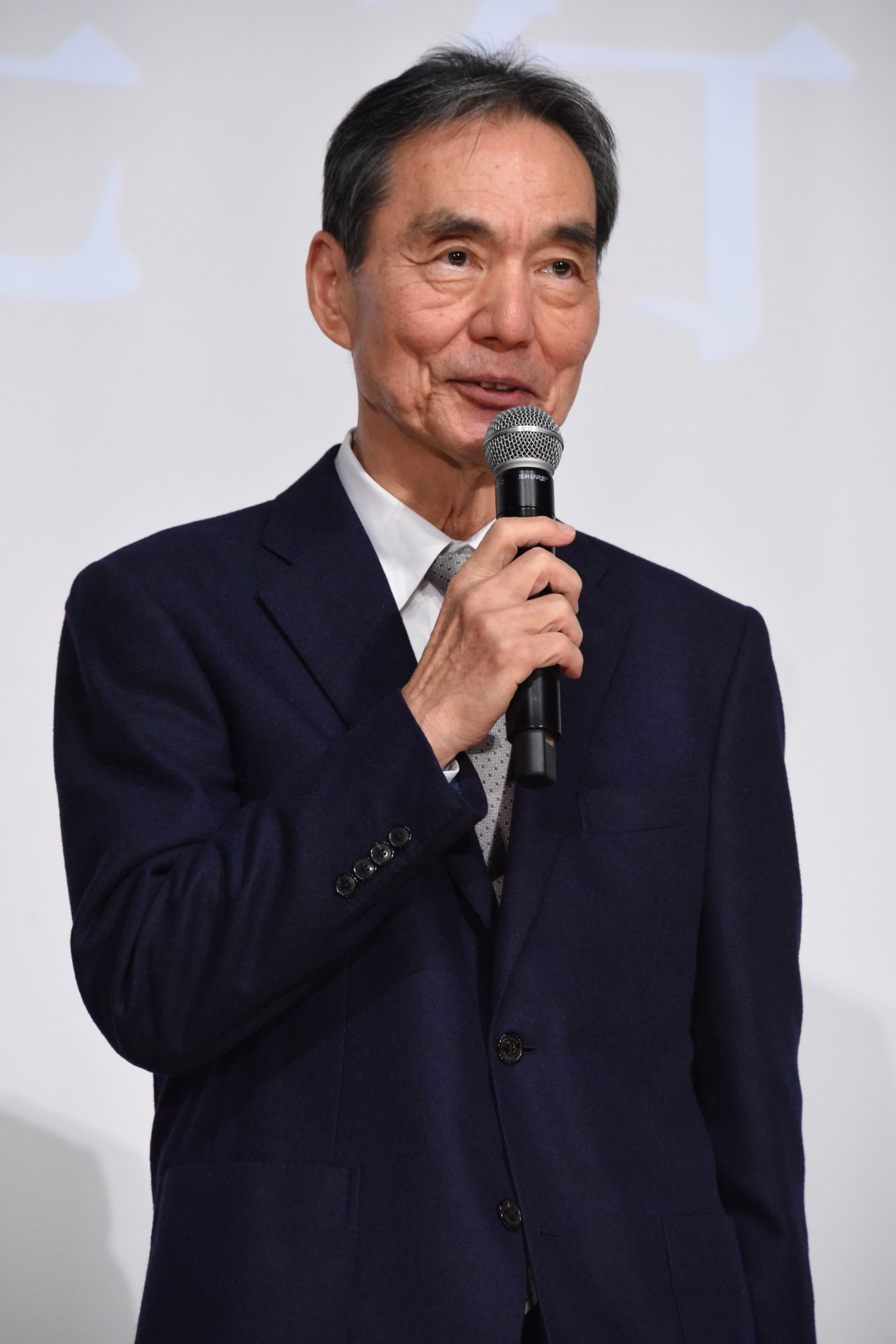 長塚京三
