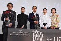 「敵」舞台挨拶付き先行プレミア上映会の様子。左から吉田大八、瀧内公美、長塚京三、河合優実、黒沢あすか