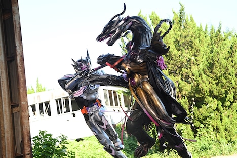 「仮面ライダーガッチャード GRADUATIONS」場面写真