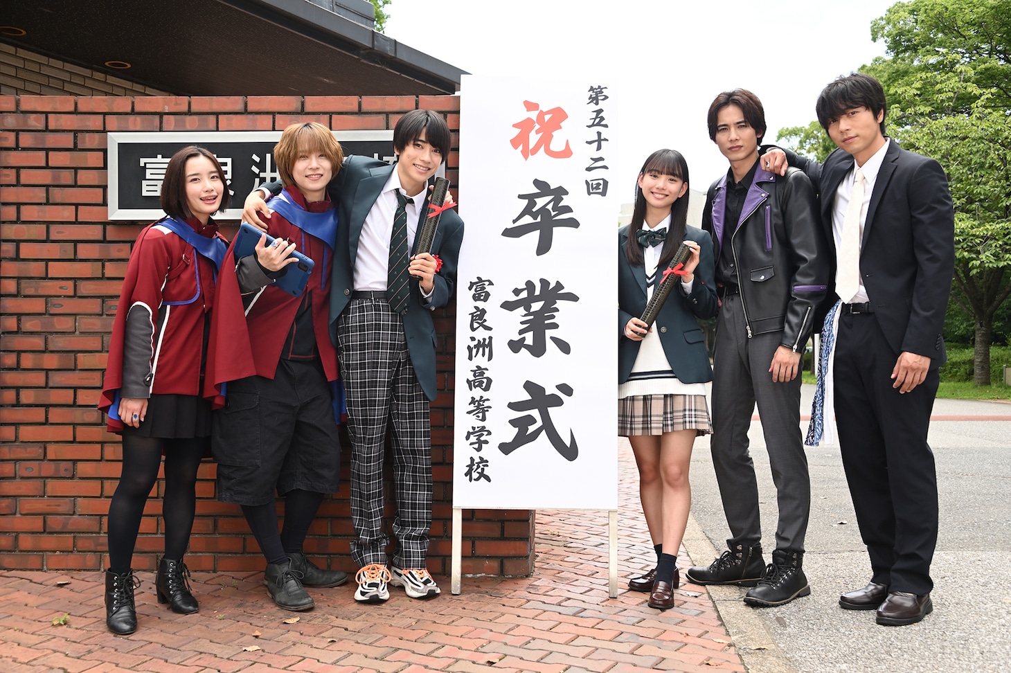「仮面ライダーガッチャード GRADUATIONS」場面写真