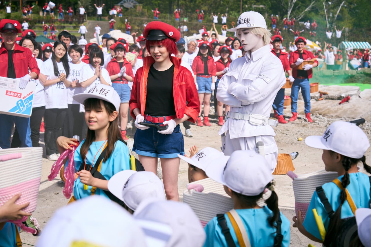 マイカ・ピュ、泉谷星奈ら“血小板”が活躍、「はたらく細胞」本編の一部解禁