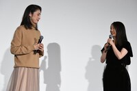 左から天海祐希、上白石萌音