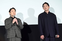 左から阿部サダヲ、山本耕史
