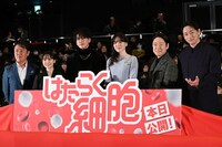 左から武内英樹、芦田愛菜、佐藤健、永野芽郁、阿部サダヲ、山本耕史