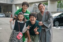 後列左から松坂桃李、光石研、前列左からいとうこい、沖田修一