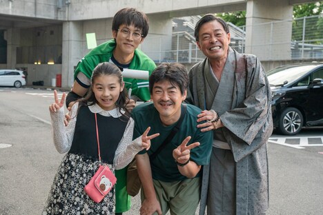 後列左から松坂桃李、光石研、前列左からいとうこい、沖田修一