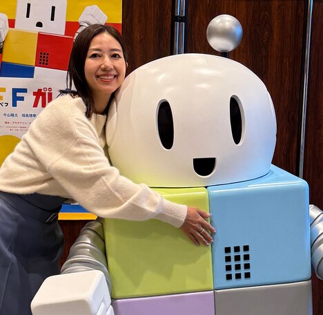 「BFFが来た！」じママ（左）とアマンダ（右）