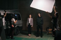 ドラマ「外道の歌」撮影現場にて、南沙良（左）、亀梨和也（右）