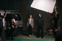 ドラマ「外道の歌」撮影現場にて、南沙良（左）、亀梨和也（右）