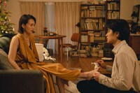 左から慶野亜依子（臼田あさ美）、吉沢洋一（中村蒼）