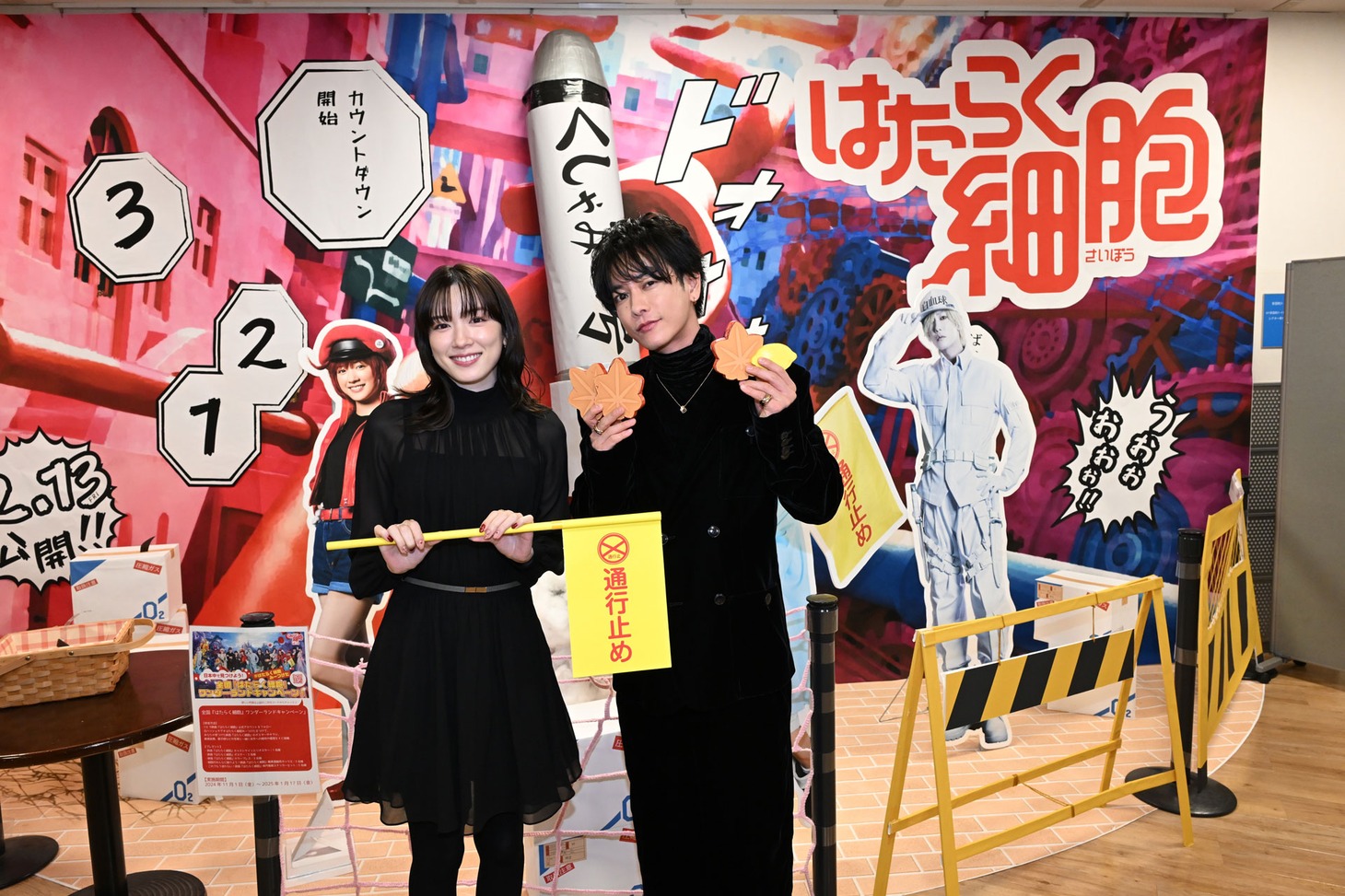 映画「はたらく細胞」舞台挨拶で広島・広島バルト11を訪れた永野芽郁（左）、佐藤健（右）
