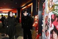 映画「はたらく細胞」舞台挨拶で大阪・MOVIX堺を訪れた永野芽郁（左）、佐藤健（右）