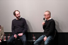 左からジュリアン・レジ、山村浩二