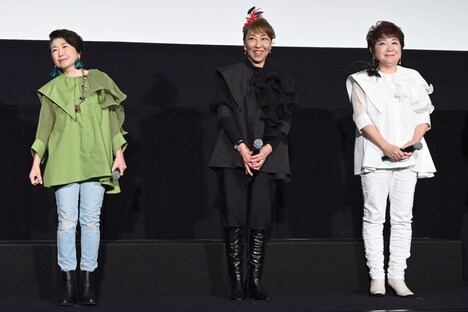 色違いの衣装で登場した田中真弓（左）、高山みなみ（中央）、一龍斎貞友（右）